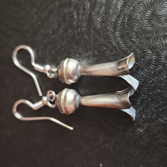 NWOT Native American Navajo Squash Blossom Sterling Earrings 🩵 - Picture 3 of 10